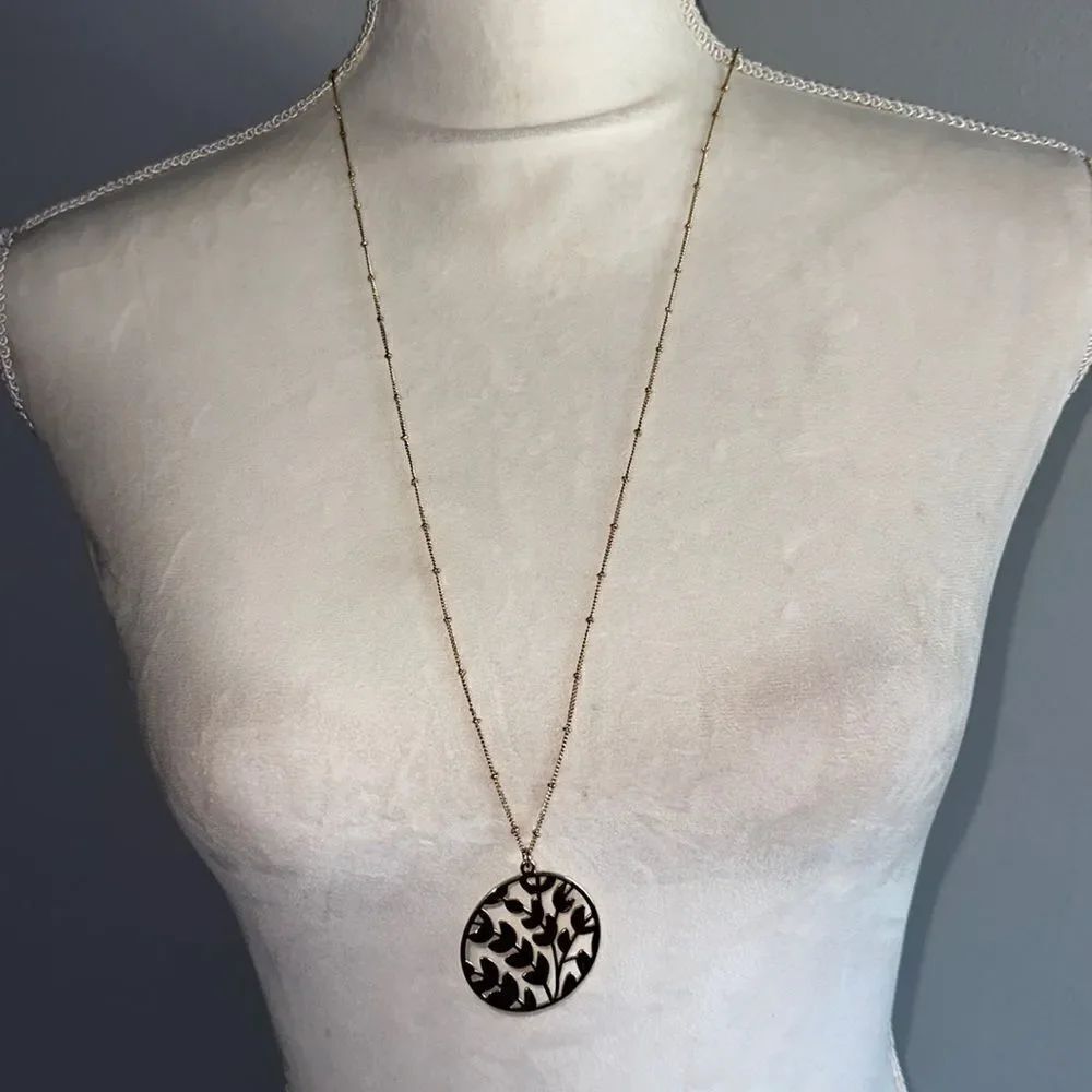 🌸HP🌸Vera Bradley Circle Medallion Necklace!